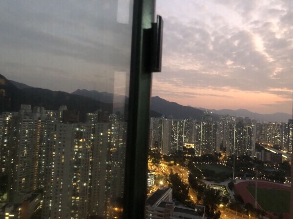 打折出租新港城中心朝南山景房单间/大型商场地铁上盖/直通红磡/楼下巴士十分钟直达中大
