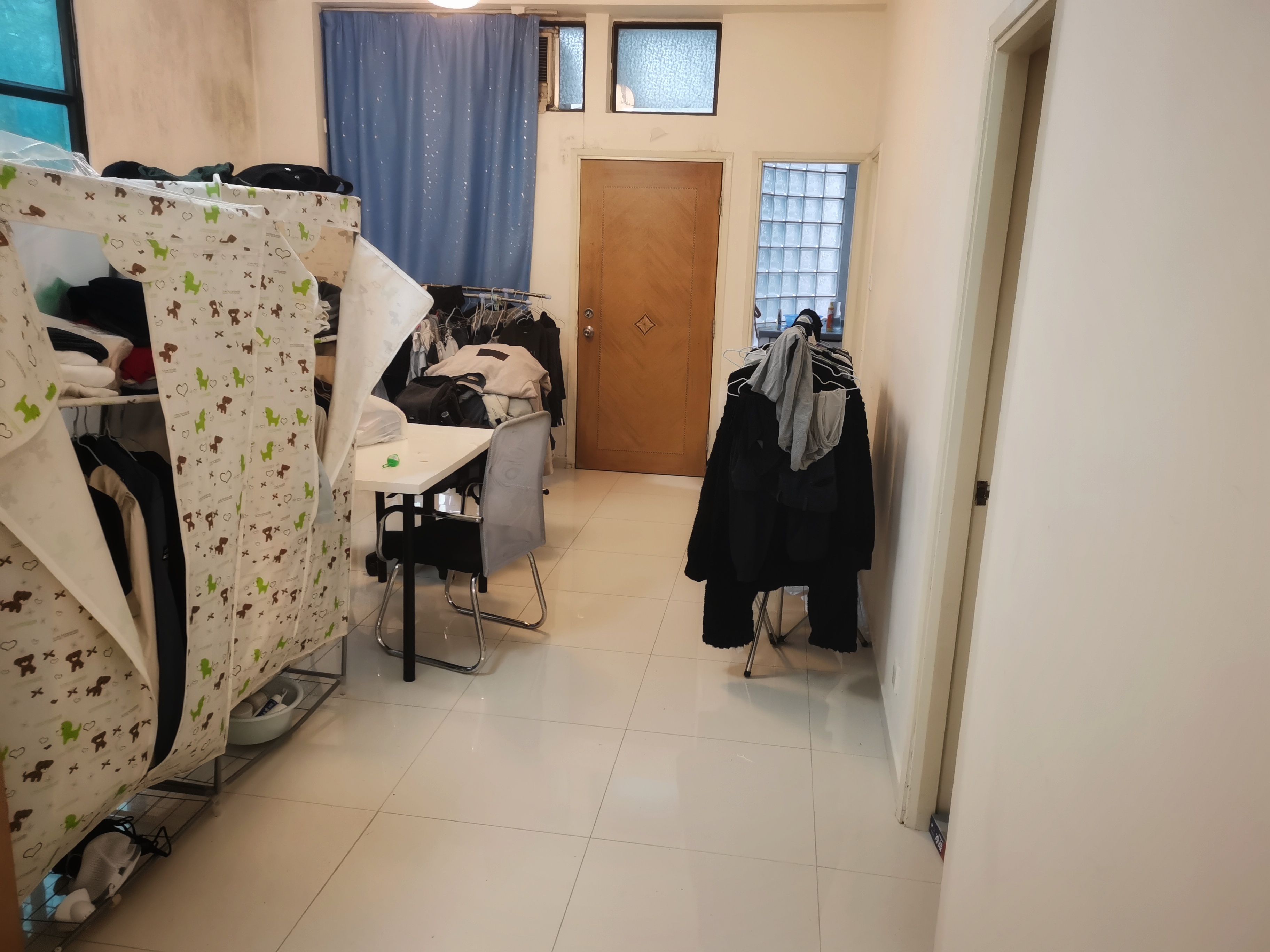 【近港科，花园洋房，75折转租】银湾花园双人间一个，拎包入住，3000HKD，让利25%+。双人间10平，公共区域40平+，厨卫+储物间+庭院，最高可容纳20人
