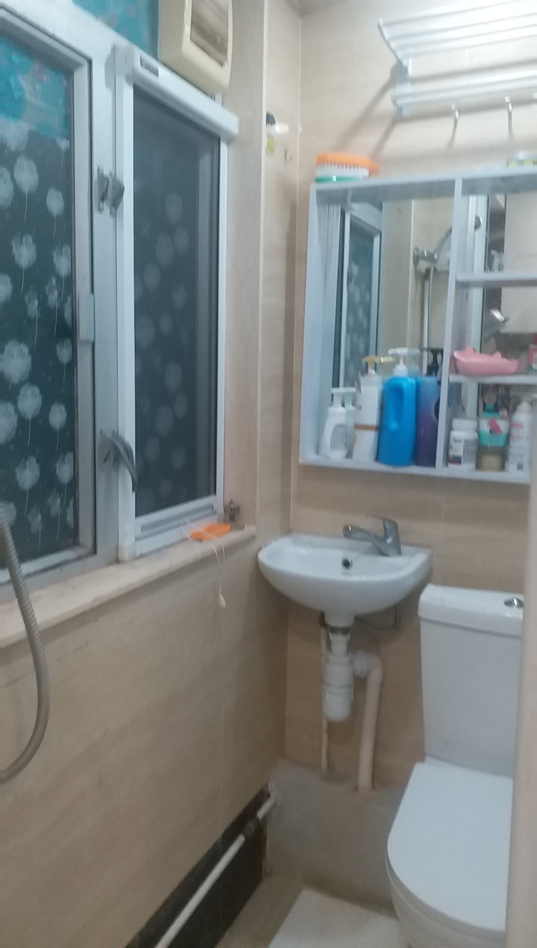 油麻地弥敦道一单间跳楼价转租!欢迎随时看房!