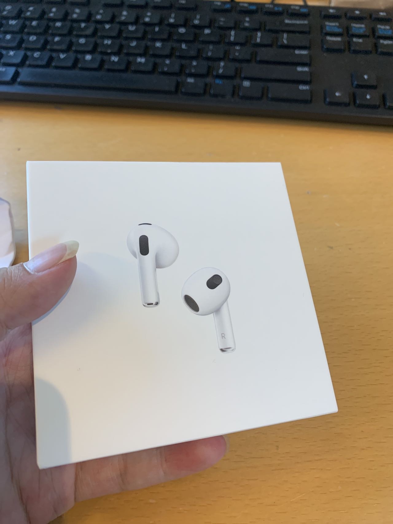 Apple AirPods 3低价转卖