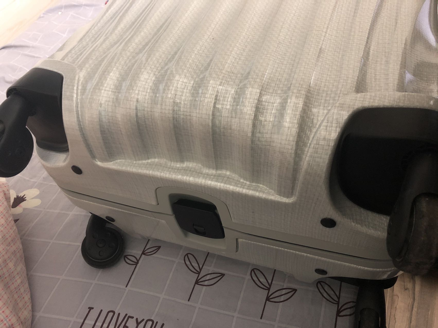 新秀丽行李箱